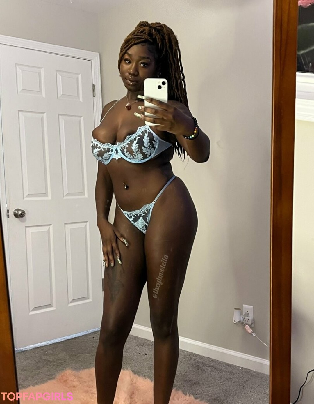Naakte gelekte OnlyFans-foto van Sweetgirllei #283 Naakte gelekte OnlyFans-foto van Sweetgirllei #283