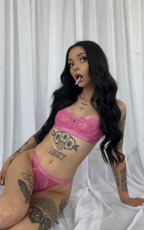 Naakte gelekte OnlyFans-foto van Amelciasiri