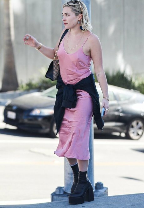 Naakte gelekte OnlyFans-foto van Florence Pugh