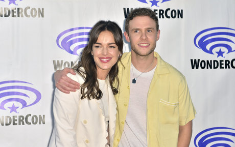 Naakte gelekte OnlyFans-foto van Elizabeth Henstridge