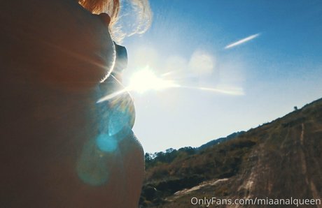 Naakte gelekte OnlyFans-foto van Mianaughtygirl