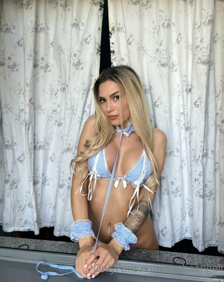 Naakte gelekte OnlyFans-foto van Sashaangell