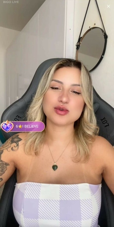 Naakte gelekte OnlyFans-foto van Trimonica