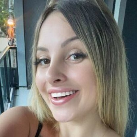 Naakte gelekte OnlyFans-foto van Karine Dayane