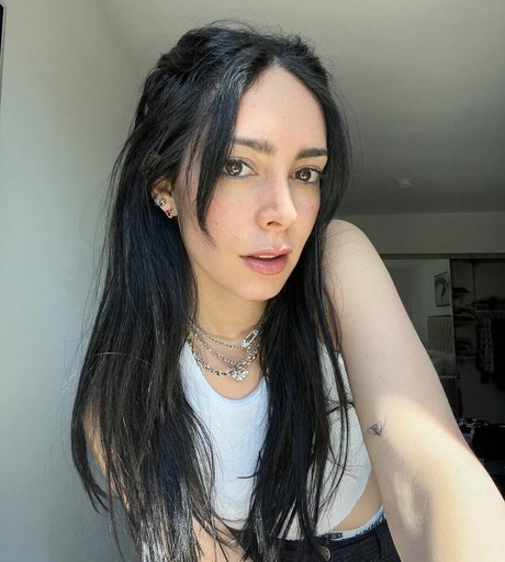Naakte gelekte OnlyFans-foto van Lolo