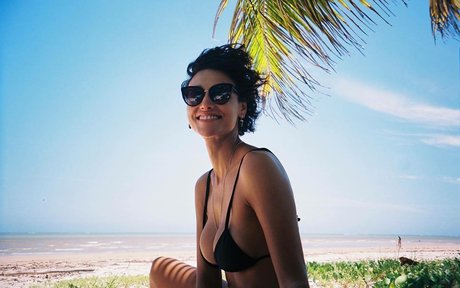 Naakte gelekte OnlyFans-foto van Debora Nascimento