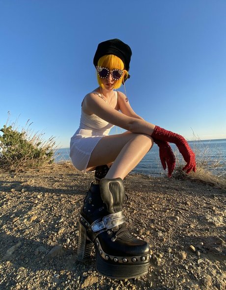 Naakte gelekte OnlyFans-foto van Tessa Violet
