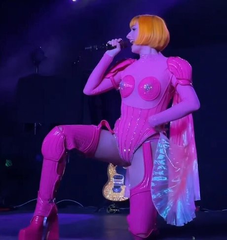 Naakte gelekte OnlyFans-foto van Tessa Violet