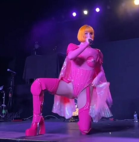 Naakte gelekte OnlyFans-foto van Tessa Violet