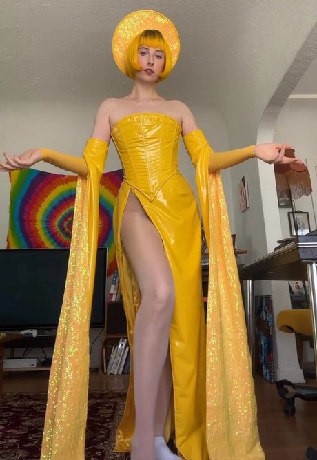 Naakte gelekte OnlyFans-foto van Tessa Violet
