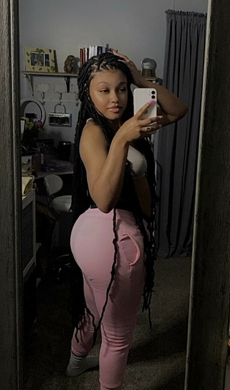 Naakte gelekte OnlyFans-foto van Caamrann