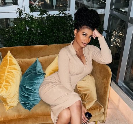 Naakte gelekte OnlyFans-foto van Taylor Rooks