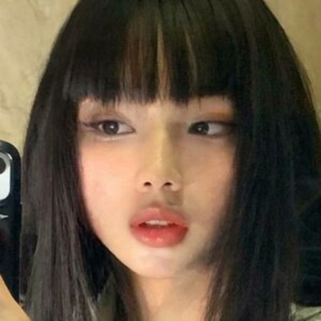 Naakte gelekte OnlyFans-foto van Arihienna