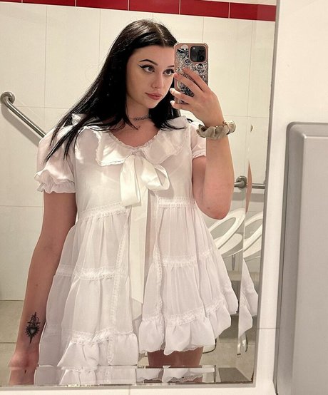 Naakte gelekte OnlyFans-foto van Livbev