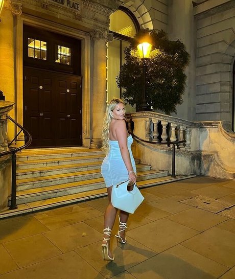 Naakte gelekte OnlyFans-foto van Laura Gold