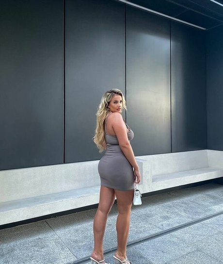 Naakte gelekte OnlyFans-foto van Laura Gold