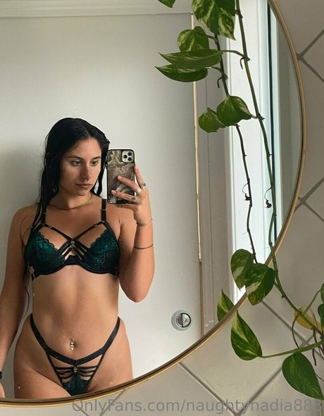 Naakte gelekte OnlyFans-foto van Naughtynadia888