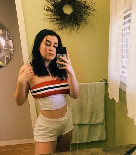 Naakte gelekte OnlyFans-foto van Sailorxsadie