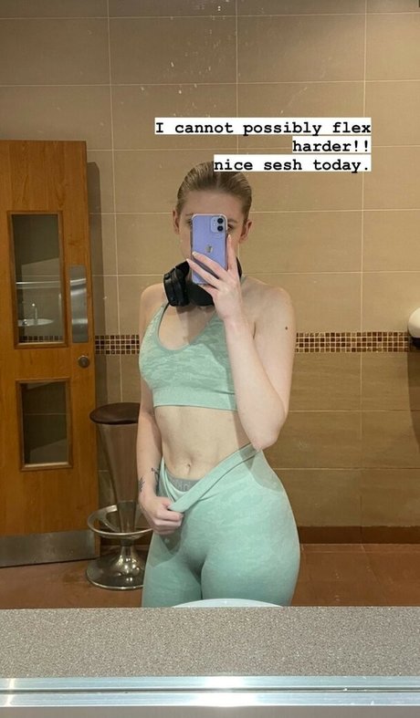 Naakte gelekte OnlyFans-foto van Hoxieloxie
