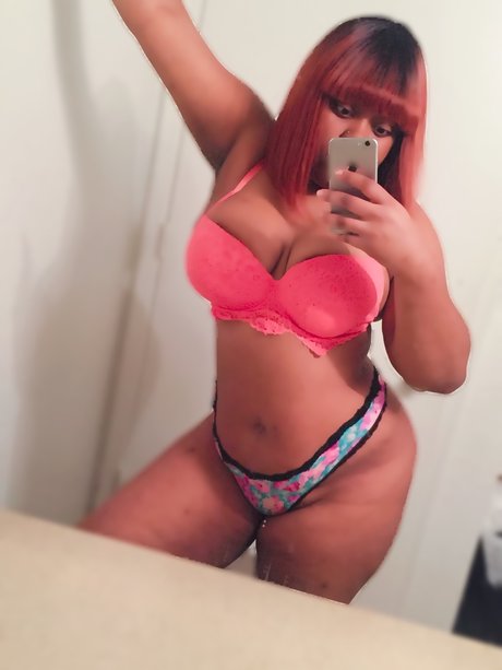 Naakte gelekte OnlyFans-foto van Eva Baybee 
