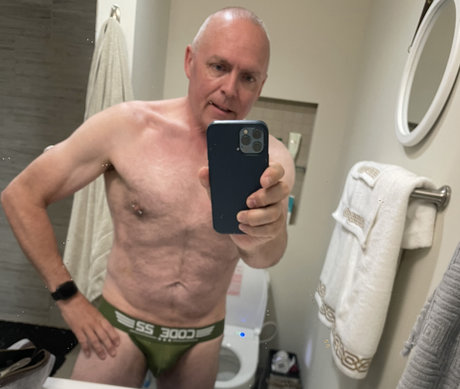 Naakte gelekte OnlyFans-foto van Oceanguy