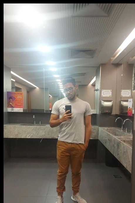Naakte gelekte OnlyFans-foto van Srvitorcarmo