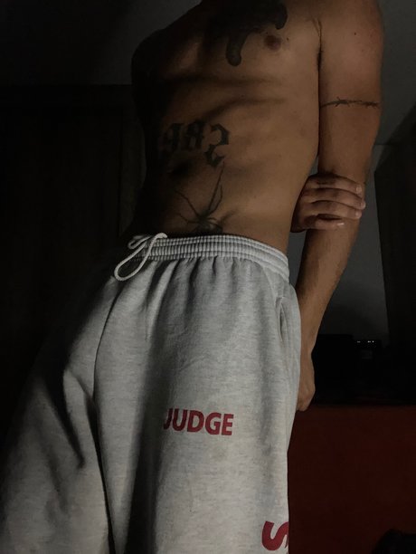 Naakte gelekte OnlyFans-foto van No Angel