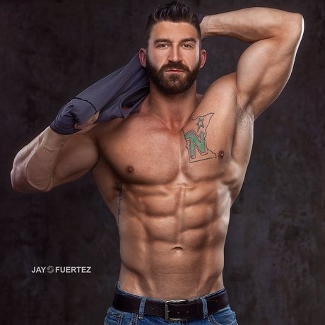 Naakte gelekte OnlyFans-foto van Nmarklowitz