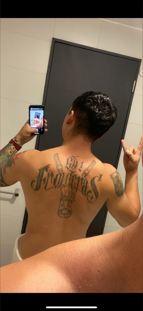 Naakte gelekte OnlyFans-foto van Matias Andres