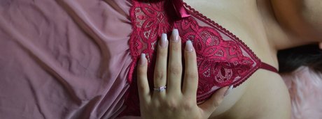 Naakte gelekte OnlyFans-foto van Nikki Star