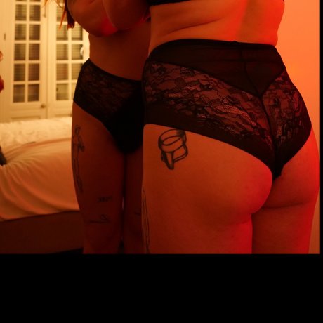 Naakte gelekte OnlyFans-foto van Venus 