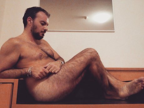 Naakte gelekte OnlyFans-foto van Lorenzo