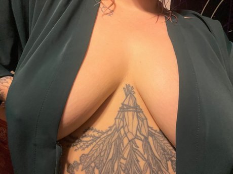 Naakte gelekte OnlyFans-foto van Baby 