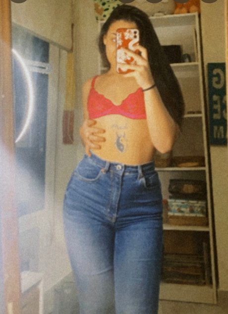 Naakte gelekte OnlyFans-foto van Pi