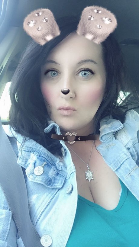 Naakte gelekte OnlyFans-foto van Liz Harrison