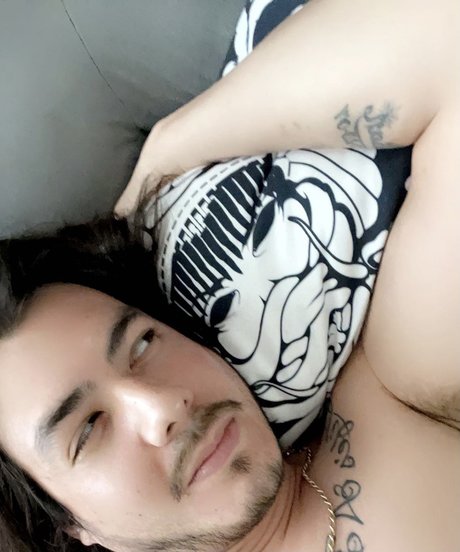 Naakte gelekte OnlyFans-foto van Papicock