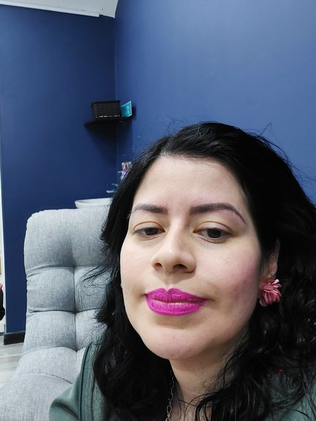 Naakte gelekte OnlyFans-foto van Paola Andrea Riveros
