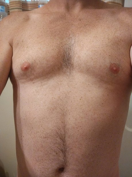 Naakte gelekte OnlyFans-foto van Panty Boy Snikda