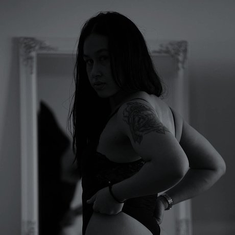 Naakte gelekte OnlyFans-foto van Nuunu