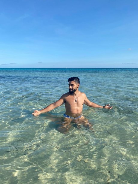 Naakte gelekte OnlyFans-foto van Luis Gm