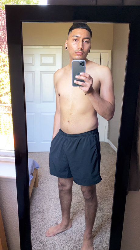 Naakte gelekte OnlyFans-foto van Ozzy