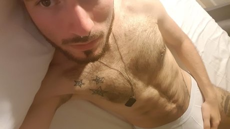 Naakte gelekte OnlyFans-foto van Oviaska