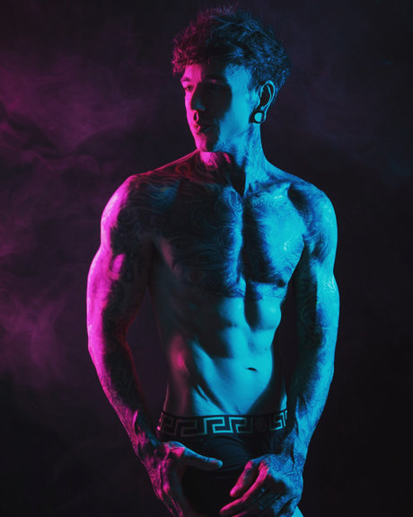 Naakte gelekte OnlyFans-foto van Oscar Wylde