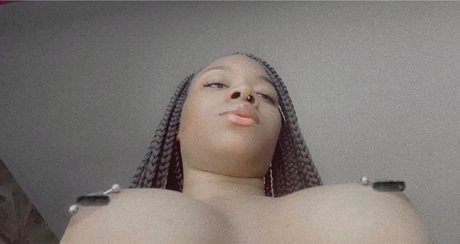 Naakte gelekte OnlyFans-foto van Ferrariimami