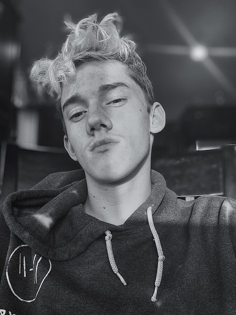 Naakte gelekte OnlyFans-foto van Jordan