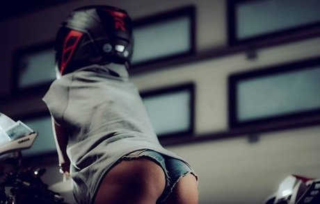 Naakte gelekte OnlyFans-foto van Onlyxbiker