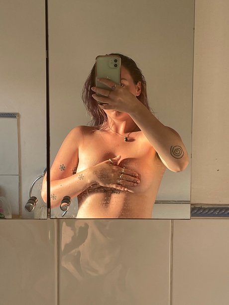 Naakte gelekte OnlyFans-foto van Ria