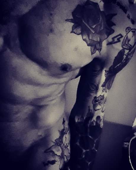 Naakte gelekte OnlyFans-foto van Dark Chanel