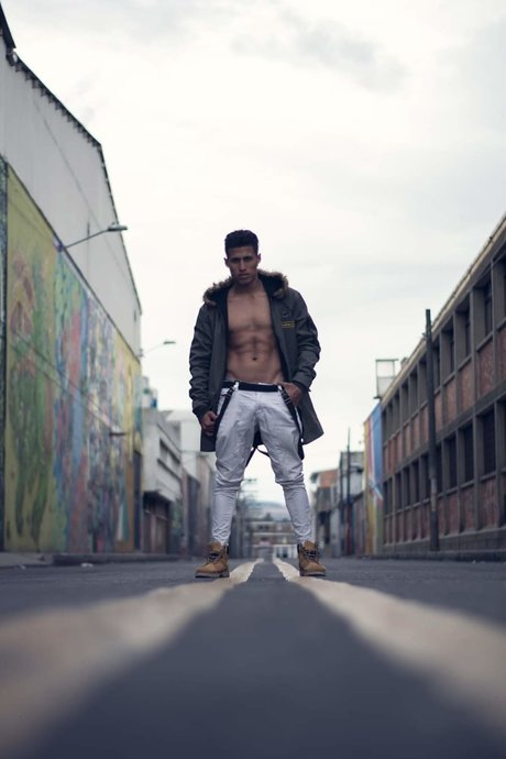 Naakte gelekte OnlyFans-foto van Alec