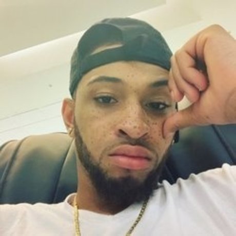 Naakte gelekte OnlyFans-foto van Jay R